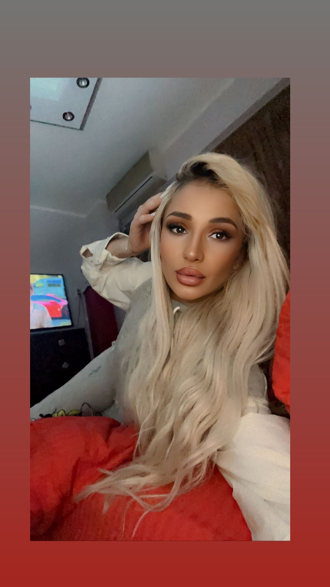 Ellababe0 Female,Bisexual,Tall,Blonde,African